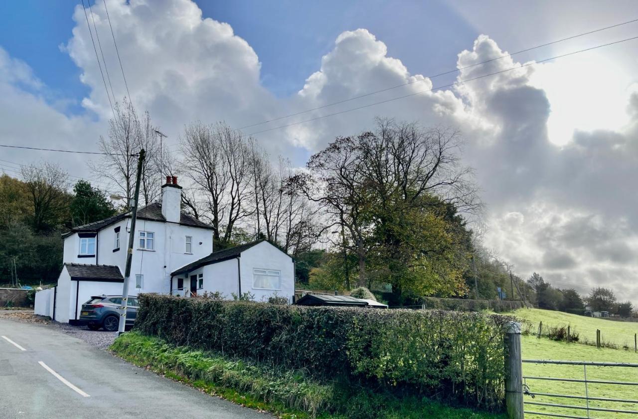 Tollgate House - Luxury Cozy Cottage - Huge Hot Tub - Alton Towers Cheadle  Exterior foto
