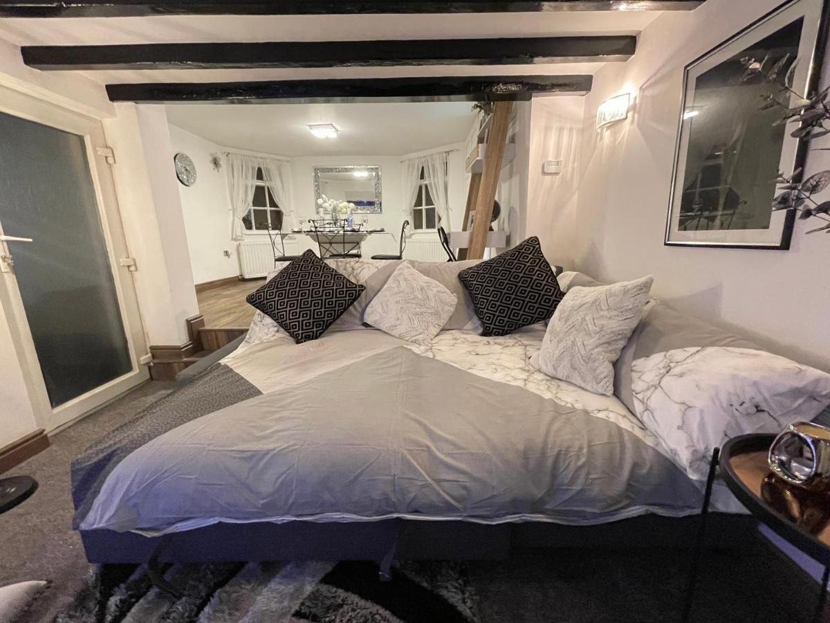 Tollgate House - Luxury Cozy Cottage - Huge Hot Tub - Alton Towers Cheadle  Exterior foto