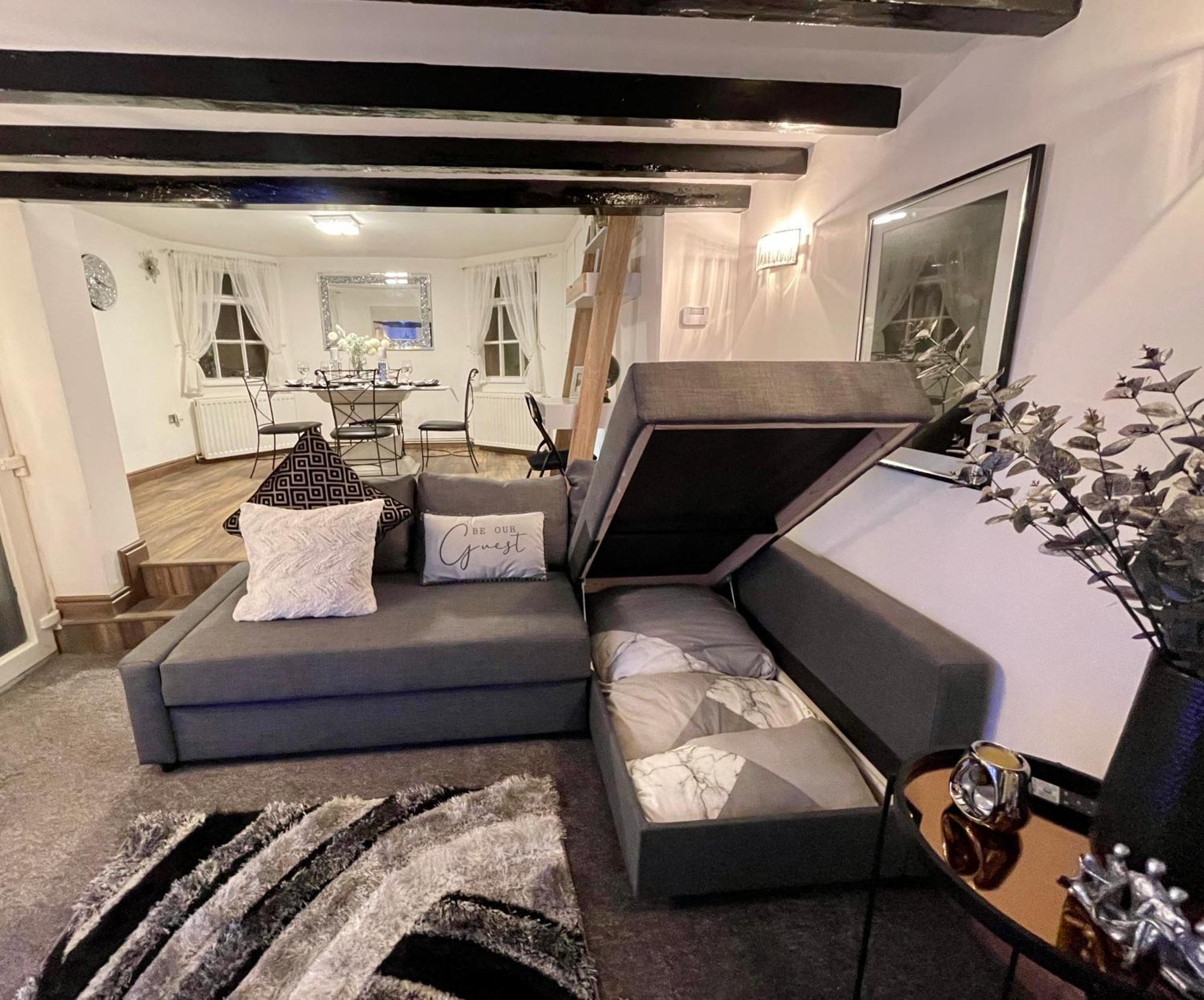 Tollgate House - Luxury Cozy Cottage - Huge Hot Tub - Alton Towers Cheadle  Exterior foto