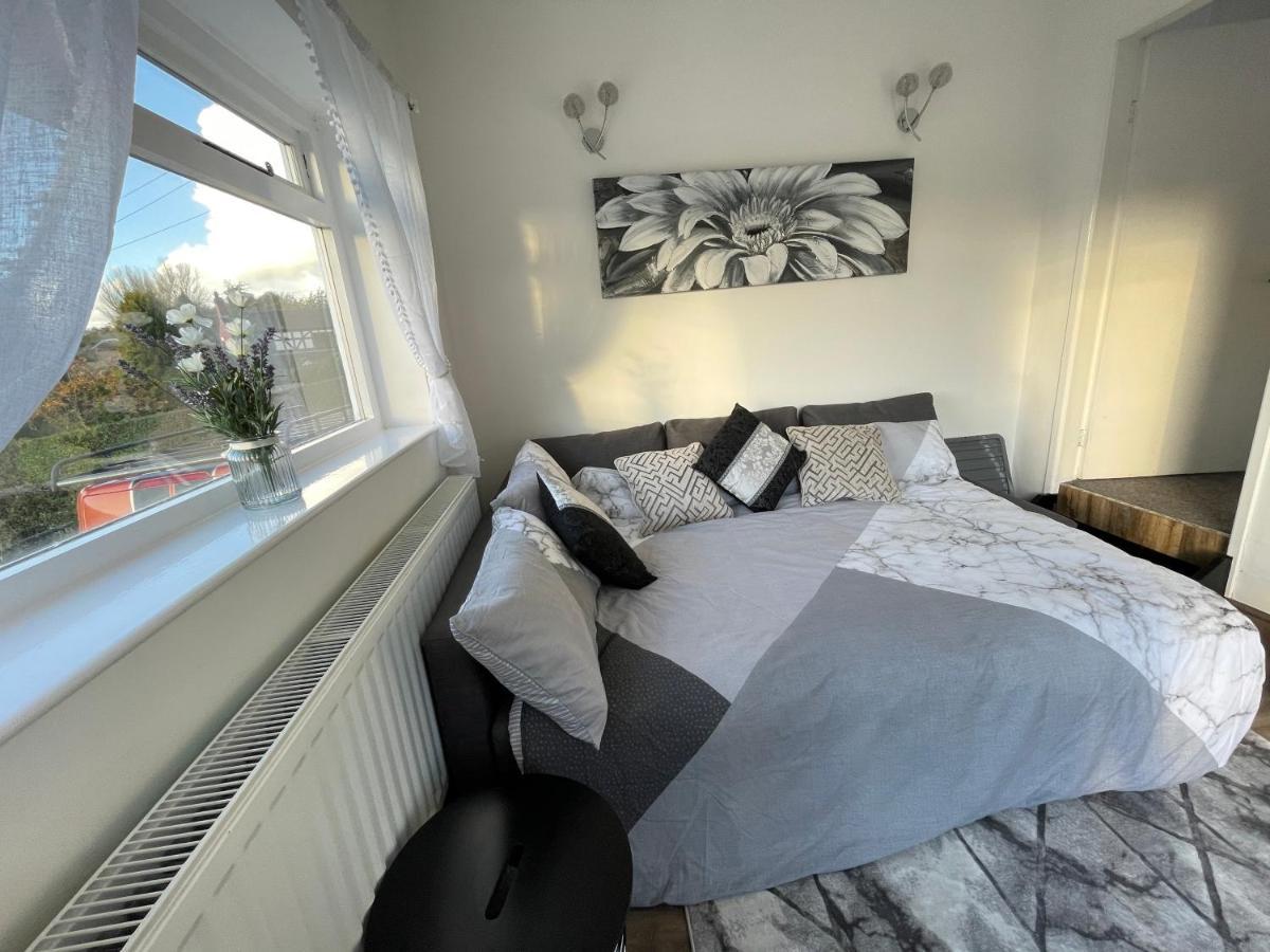 Tollgate House - Luxury Cozy Cottage - Huge Hot Tub - Alton Towers Cheadle  Exterior foto