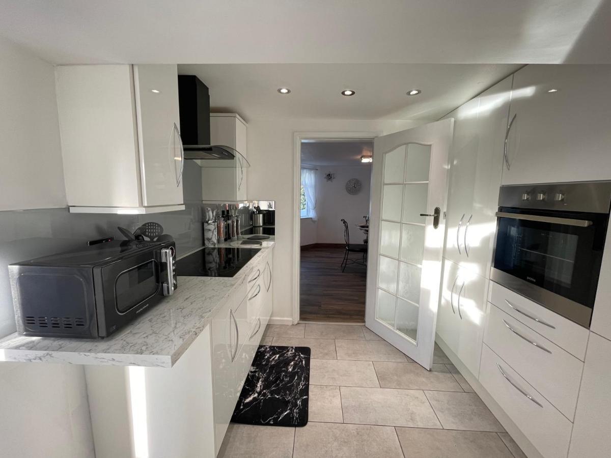 Tollgate House - Luxury Cozy Cottage - Huge Hot Tub - Alton Towers Cheadle  Exterior foto