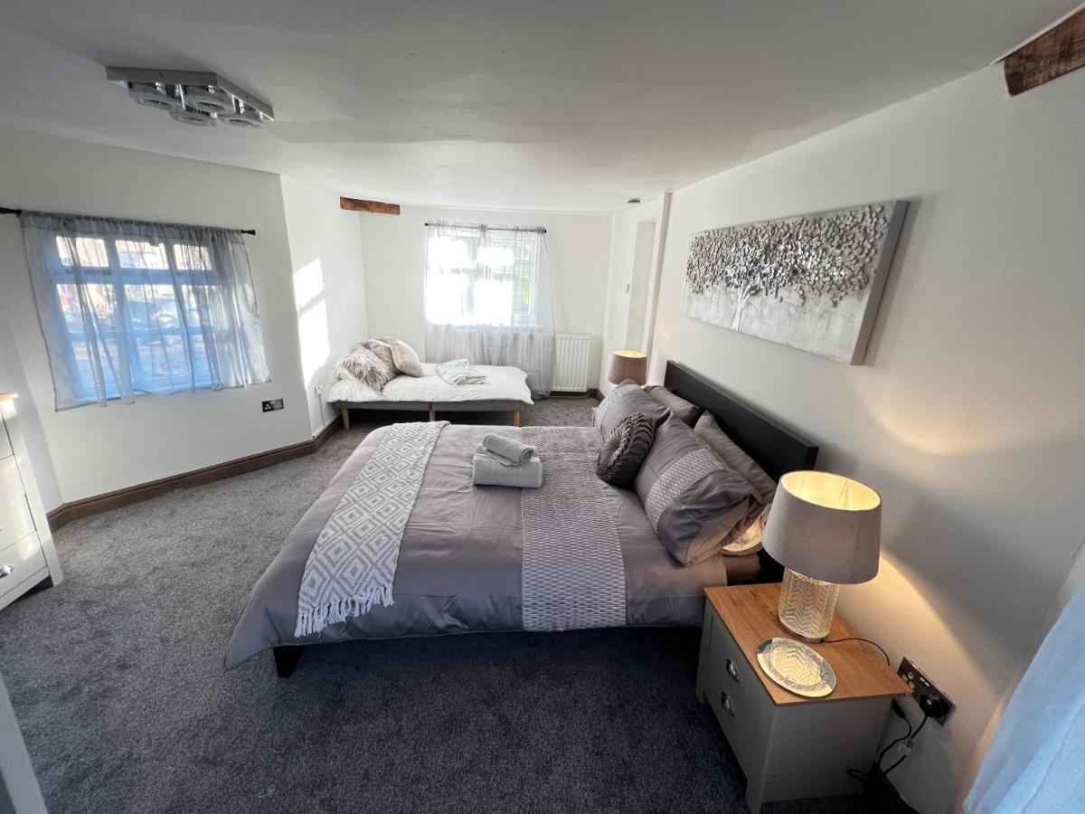 Tollgate House - Luxury Cozy Cottage - Huge Hot Tub - Alton Towers Cheadle  Exterior foto